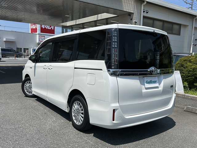 トヨタ ヴォクシー ハイブリッド V 埼玉県 2014(平26)年 8.2万km ホワイトパールクリスタルシャイン ハイブリッド/トヨタセーフティーセンス/バックカメラ/LEDヘッドライト/ワンオーナー/両側パワースライドドア/ETC/ドライブレコーダー/置くだけ充電/Bluetooth/シートヒーター/クルーズコントロール/デュアルオートエアコン/トヨタ純正ナビ/スペアキー