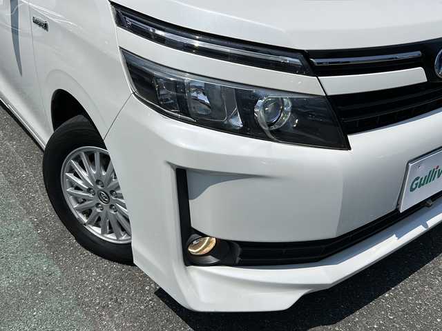 トヨタ ヴォクシー ハイブリッド V 埼玉県 2014(平26)年 8.2万km ホワイトパールクリスタルシャイン ハイブリッド/トヨタセーフティーセンス/バックカメラ/LEDヘッドライト/ワンオーナー/両側パワースライドドア/ETC/ドライブレコーダー/置くだけ充電/Bluetooth/シートヒーター/クルーズコントロール/デュアルオートエアコン/トヨタ純正ナビ/スペアキー