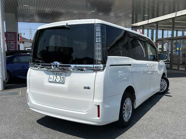 トヨタ ヴォクシー ハイブリッド V 埼玉県 2014(平26)年 8.2万km ホワイトパールクリスタルシャイン ハイブリッド/トヨタセーフティーセンス/バックカメラ/LEDヘッドライト/ワンオーナー/両側パワースライドドア/ETC/ドライブレコーダー/置くだけ充電/Bluetooth/シートヒーター/クルーズコントロール/デュアルオートエアコン/トヨタ純正ナビ/スペアキー