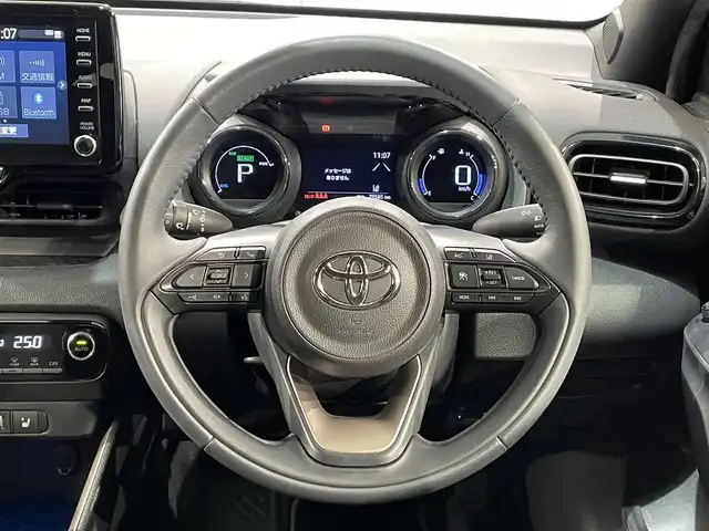 トヨタ ヤリス ハイブリッド Z 愛知県 2020(令2)年 8万km ブラック/アバンギャルドブロンズメタリック 純正８インチナビ/衝突軽減ブレーキ/レーダークルーズコントロール/コーナーセンサー/レーンキープアシスト/先行車発進告知/シートヒーター/前後ドライブレコーダー/ビルトインＥＴＣ/バックカメラ/アクセサリーソケット/USB入力端子/ISOFIX/オートハイビーム/ヘッドライトレベライザー