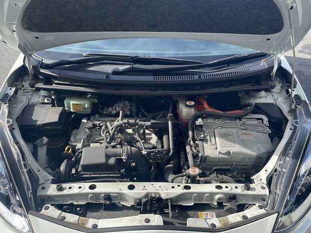 トヨタ アクア S スタイルブラック 京都府 2018(平30)年 6.7万km ライムホワイトパールクリスタルシャイン 純正メモリナビ　バックカメラ　トヨタセーフティセンス　プリクラッシュセーフティ　レーンキープアシスト　スマートキー　プッシュスタート　ＥＴＣ　禁煙車　オートエアコン　ドアバイザー　純正フロアマット