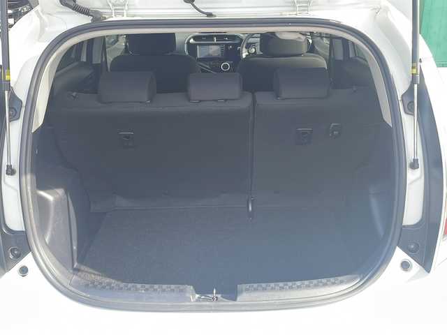 トヨタ アクア S スタイルブラック 京都府 2018(平30)年 6.7万km ライムホワイトパールクリスタルシャイン 純正メモリナビ　バックカメラ　トヨタセーフティセンス　プリクラッシュセーフティ　レーンキープアシスト　スマートキー　プッシュスタート　ＥＴＣ　禁煙車　オートエアコン　ドアバイザー　純正フロアマット