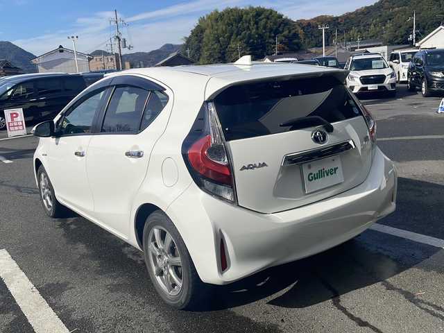 トヨタ アクア S スタイルブラック 京都府 2018(平30)年 6.7万km ライムホワイトパールクリスタルシャイン 純正メモリナビ　バックカメラ　トヨタセーフティセンス　プリクラッシュセーフティ　レーンキープアシスト　スマートキー　プッシュスタート　ＥＴＣ　禁煙車　オートエアコン　ドアバイザー　純正フロアマット