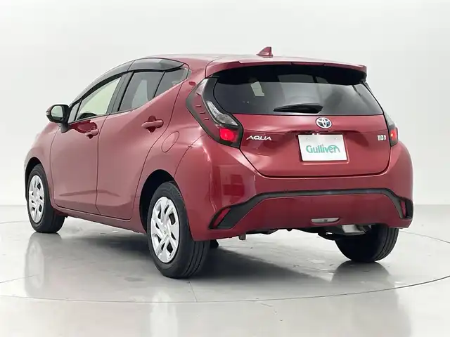 トヨタ アクア X 熊本県 2021(令3)年 2.7万km エモーショナルレッドⅡ 純正ディスプレイオーディオ　/全周囲カメラ　/ビルトインＥＴＣ　/レーダークルーズコントロール　/前後クリアランスソナー　/前席シートヒーター　/衝突軽減ブレーキ　/レーンキープアシスト　/横滑り防止/純正フロアマット/純正１５インチAW/オートライト/オートマチックハイビーム/LEDヘッドライト/スマートキー/プッシュスタート/スペアキー1本