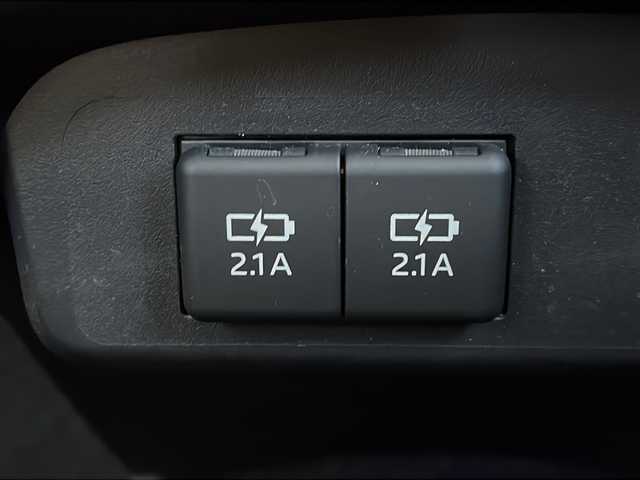 トヨタ シエンタ ファンベースX 長野県 2020(令2)年 3万km シルバーM トヨタセーフティセンス/社外ディスプレイオーディオ/DVD/CD/USB/Bluetooth/左側パワースライドドア/ドライブレコーダー/前後コーナーセンサー/レーンキープアシスト/プッシュスタート/スマートキー