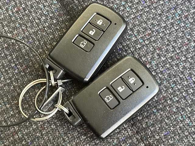 トヨタ シエンタ ファンベースX 長野県 2020(令2)年 3万km シルバーM トヨタセーフティセンス/社外ディスプレイオーディオ/DVD/CD/USB/Bluetooth/左側パワースライドドア/ドライブレコーダー/前後コーナーセンサー/レーンキープアシスト/プッシュスタート/スマートキー