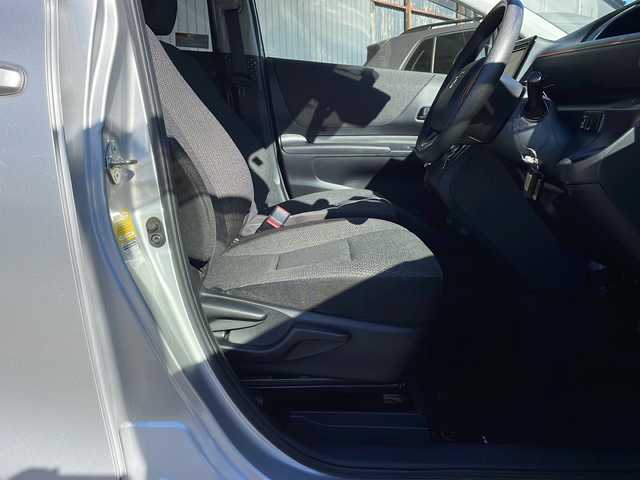 トヨタ シエンタ ファンベースX 長野県 2020(令2)年 3万km シルバーM トヨタセーフティセンス/社外ディスプレイオーディオ/DVD/CD/USB/Bluetooth/左側パワースライドドア/ドライブレコーダー/前後コーナーセンサー/レーンキープアシスト/プッシュスタート/スマートキー