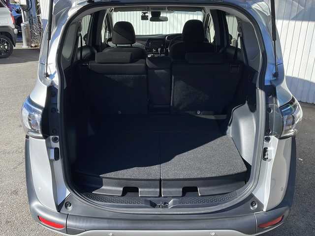 トヨタ シエンタ ファンベースX 長野県 2020(令2)年 3万km シルバーM トヨタセーフティセンス/社外ディスプレイオーディオ/DVD/CD/USB/Bluetooth/左側パワースライドドア/ドライブレコーダー/前後コーナーセンサー/レーンキープアシスト/プッシュスタート/スマートキー