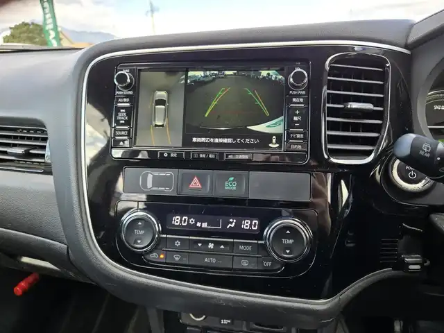 三菱 アウトランダー ＰＨＥＶ G ナビパッケージ 鹿児島県 2015(平27)年 6.6万km ルビーブラックP 純正ＳＤナビ（Ｊ－１３）/全方位カメラ/純正ビルトインＥＴＣ/アダプティブクルーズコントロール/電動リアゲート/ステアリングヒーター/パドルシフト/Ｄ＋Ｎ席シートヒーター＆エアシート/Bluetoothオーディオ/D席パワーシート/プラグインハイブリッド/フルセグテレビ/ミュージックプレイヤー接続(Ipod)/衝突被害軽減システム/横滑り防止装置/盗難防止装置/レーンキープアシスト/純正アルミホイール(18インチ)/プッシュスタート/フルタイム4WD