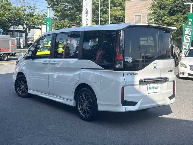 ホンダ ステップワゴン スパーダ クルスピセンシング 鳥取県 2022(令4)年 5.9万km プラチナホワイトパール ナビ装着用スペシャルパッケージ/　＋ETC2.0車載器(ナビ連動)/Honda SENSING/CD/DVD、AM/FM、USB、BT、iPod/1列目シート用i-サイドエアバッグシステム/　＋サイドカーテンエアバッグシステム(1-3列目シート対応)/トリプルゾーンコントロール・フルオートエアコンディショナー/17インチアルミホイール/専用インテリア/スポーツペダル/FABTECT(撥水撥油シート)/運転席＆助手席シートヒーター/バックカメラ/アイドリングストップ/クルーズコントロール/プッシュスタート/両側パワースライドドア