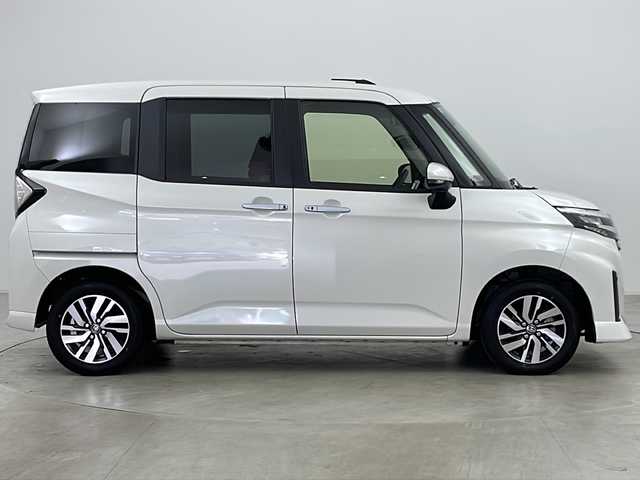 トヨタ ルーミー カスタムG 福島県 2023(令5)年 0.8万km パールホワイトⅢ ・４WD/・寒冷地仕様/・社外ナビ（AVN-LBS01）/・Bluetooth/・バックカメラ/・両側パワースライドドア/・スマートアシスト/・先行車発進お知らせ/・衝突被害軽減ブレーキ/・車線逸脱警報/・標識認識機能/・ふらつき警報/・プッシュスタート/・スマートキー/・フロントワイパーデアイサー/・車速連動間欠ワイパー/・クルーズコントロール/・クリアランスソナー/・ETC/・電動パーキングブレーキ/・ミラーヒーター/・オートマチックハイビーム/・LEDヘッドライト/・アイドリングストップ/・革巻きステアリング/・横滑り防止装置/・オートライト