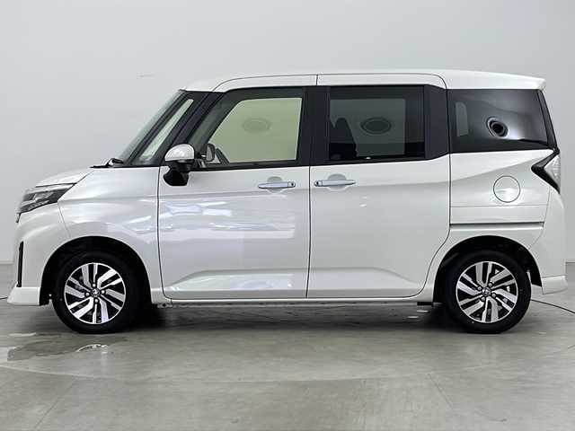 トヨタ ルーミー カスタムG 福島県 2023(令5)年 0.8万km パールホワイトⅢ ・４WD/・寒冷地仕様/・社外ナビ（AVN-LBS01）/・Bluetooth/・バックカメラ/・両側パワースライドドア/・スマートアシスト/・先行車発進お知らせ/・衝突被害軽減ブレーキ/・車線逸脱警報/・標識認識機能/・ふらつき警報/・プッシュスタート/・スマートキー/・フロントワイパーデアイサー/・車速連動間欠ワイパー/・クルーズコントロール/・クリアランスソナー/・ETC/・電動パーキングブレーキ/・ミラーヒーター/・オートマチックハイビーム/・LEDヘッドライト/・アイドリングストップ/・革巻きステアリング/・横滑り防止装置/・オートライト