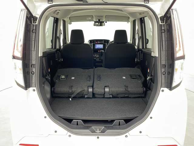 トヨタ ルーミー カスタムG 福島県 2023(令5)年 0.8万km パールホワイトⅢ ・４WD/・寒冷地仕様/・社外ナビ（AVN-LBS01）/・Bluetooth/・バックカメラ/・両側パワースライドドア/・スマートアシスト/・先行車発進お知らせ/・衝突被害軽減ブレーキ/・車線逸脱警報/・標識認識機能/・ふらつき警報/・プッシュスタート/・スマートキー/・フロントワイパーデアイサー/・車速連動間欠ワイパー/・クルーズコントロール/・クリアランスソナー/・ETC/・電動パーキングブレーキ/・ミラーヒーター/・オートマチックハイビーム/・LEDヘッドライト/・アイドリングストップ/・革巻きステアリング/・横滑り防止装置/・オートライト