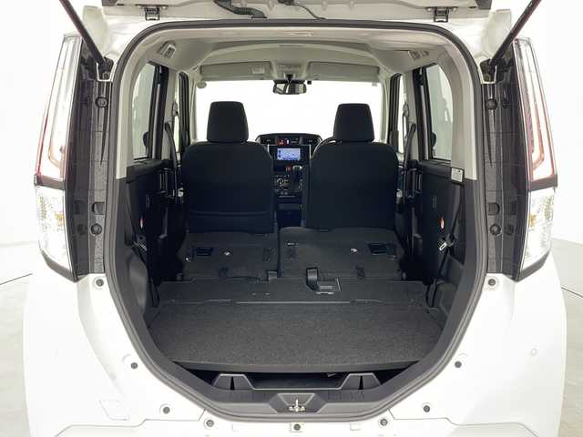 トヨタ ルーミー カスタムG 福島県 2023(令5)年 0.8万km パールホワイトⅢ ・４WD/・寒冷地仕様/・社外ナビ（AVN-LBS01）/・Bluetooth/・バックカメラ/・両側パワースライドドア/・スマートアシスト/・先行車発進お知らせ/・衝突被害軽減ブレーキ/・車線逸脱警報/・標識認識機能/・ふらつき警報/・プッシュスタート/・スマートキー/・フロントワイパーデアイサー/・車速連動間欠ワイパー/・クルーズコントロール/・クリアランスソナー/・ETC/・電動パーキングブレーキ/・ミラーヒーター/・オートマチックハイビーム/・LEDヘッドライト/・アイドリングストップ/・革巻きステアリング/・横滑り防止装置/・オートライト