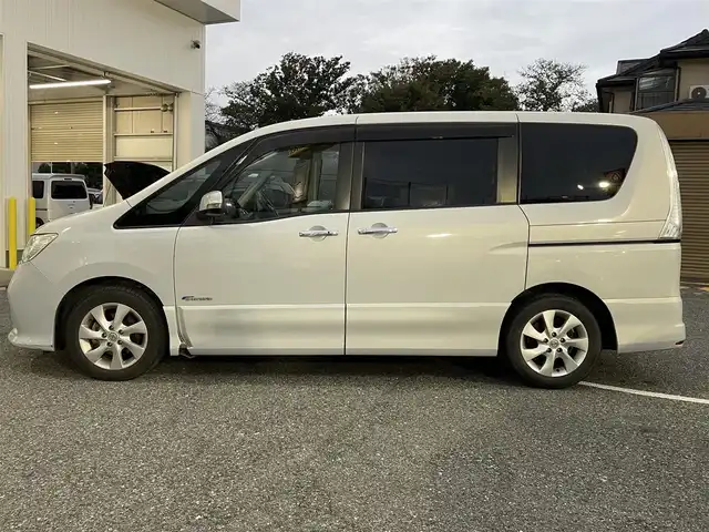 日産 セレナ ハイウェイスター Sハイブリッド 千葉県 2013(平25)年 10.5万km エターナルスノーホワイト 社外ナビ(AM/FM/CD/DVD/BT/フルセグ)/社外10.2インチフリップダウンモニター(PCX-R3300)/両側パワースライドドア/バックカメラ/ETC/オートライト/バイザー/純正マット/取説・保証書