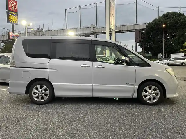 日産 セレナ ハイウェイスター Sハイブリッド 千葉県 2013(平25)年 10.5万km エターナルスノーホワイト 社外ナビ(AM/FM/CD/DVD/BT/フルセグ)/社外10.2インチフリップダウンモニター(PCX-R3300)/両側パワースライドドア/バックカメラ/ETC/オートライト/バイザー/純正マット/取説・保証書