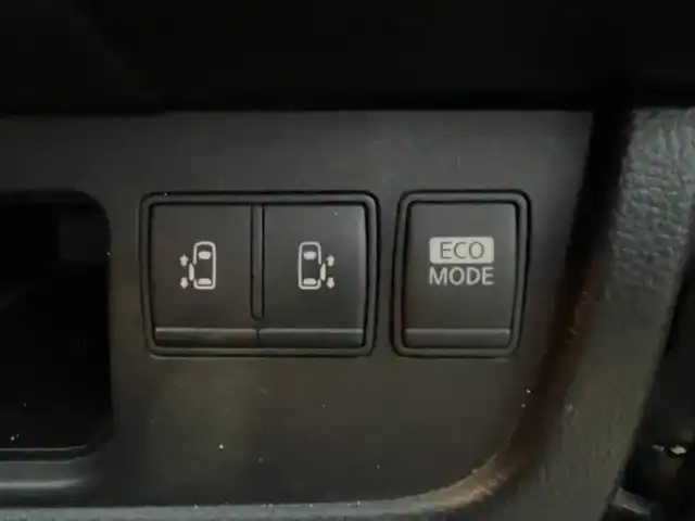 日産 セレナ ハイウェイスター Sハイブリッド 千葉県 2013(平25)年 10.5万km エターナルスノーホワイト 社外ナビ(AM/FM/CD/DVD/BT/フルセグ)/社外10.2インチフリップダウンモニター(PCX-R3300)/両側パワースライドドア/バックカメラ/ETC/オートライト/バイザー/純正マット/取説・保証書