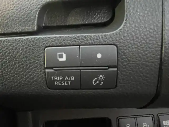 日産 セレナ ハイウェイスター Sハイブリッド 千葉県 2013(平25)年 10.5万km エターナルスノーホワイト 社外ナビ(AM/FM/CD/DVD/BT/フルセグ)/社外10.2インチフリップダウンモニター(PCX-R3300)/両側パワースライドドア/バックカメラ/ETC/オートライト/バイザー/純正マット/取説・保証書