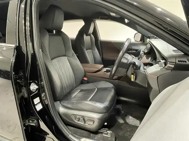 トヨタ ハリアー Z 宮城県 2021(令3)年 5.9万km ブラック 4WD/ヒッチメンバー/JBL/トヨタセーフティーセンス/・レーントレーシングアシスト/・プリクラッシュセーフティ/・クリアランスソナー/・RCTA/・ブラインドスポットモニター/・横滑り防止装置/・車線逸脱警報装置/純正ナビ/・フルセグTV/・Bluetooth/・2.0ETC/・バックカメラ/・ドライブレコーダー/・置くだけ充電/デジタルインナーミラー/電子パーキング/・オートブレーキホールド/ヘッドアップディスプレイ/革巻きステアリング/・ステアリングスイッチ/パワーシート（運転席）/プッシュスタート/・スマートキー/LEDヘッドライト/・オートライト/・オートハイビーム/ドアバイザー/純正アルミホイール19インチ/純正フロアマット