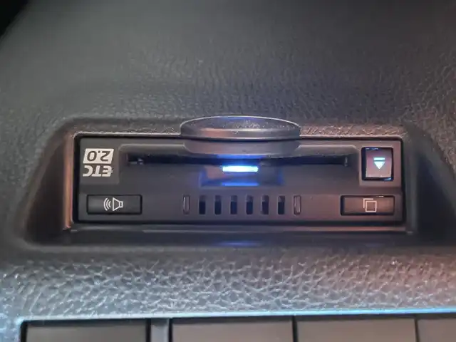 トヨタ ハリアー Z 宮城県 2021(令3)年 5.9万km ブラック 4WD/ヒッチメンバー/JBL/トヨタセーフティーセンス/・レーントレーシングアシスト/・プリクラッシュセーフティ/・クリアランスソナー/・RCTA/・ブラインドスポットモニター/・横滑り防止装置/・車線逸脱警報装置/純正ナビ/・フルセグTV/・Bluetooth/・2.0ETC/・バックカメラ/・ドライブレコーダー/・置くだけ充電/デジタルインナーミラー/電子パーキング/・オートブレーキホールド/ヘッドアップディスプレイ/革巻きステアリング/・ステアリングスイッチ/パワーシート（運転席）/プッシュスタート/・スマートキー/LEDヘッドライト/・オートライト/・オートハイビーム/ドアバイザー/純正アルミホイール19インチ/純正フロアマット