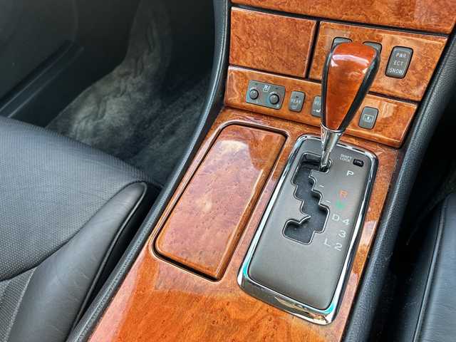 トヨタ セルシオ C インテリアセレクション 千葉県 2001(平13)年 7.2万km ブラック サンルーフ　黒革シート　ナビ　バックカメラ　ＥＴＣ　エアシート　全席シートヒーター　全席電動シート　ドラレコ　電動リアサンシェード ウッドコンビハンドル　ＨＩＤ　オートライト　純正１６インチＡＷ