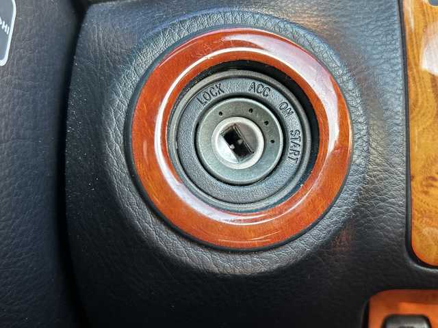 トヨタ セルシオ C インテリアセレクション 千葉県 2001(平13)年 7.2万km ブラック サンルーフ　黒革シート　ナビ　バックカメラ　ＥＴＣ　エアシート　全席シートヒーター　全席電動シート　ドラレコ　電動リアサンシェード ウッドコンビハンドル　ＨＩＤ　オートライト　純正１６インチＡＷ