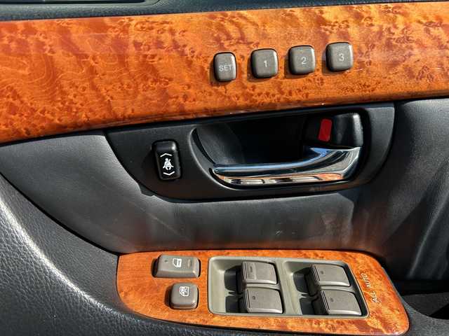 トヨタ セルシオ C インテリアセレクション 千葉県 2001(平13)年 7.2万km ブラック サンルーフ　黒革シート　ナビ　バックカメラ　ＥＴＣ　エアシート　全席シートヒーター　全席電動シート　ドラレコ　電動リアサンシェード ウッドコンビハンドル　ＨＩＤ　オートライト　純正１６インチＡＷ