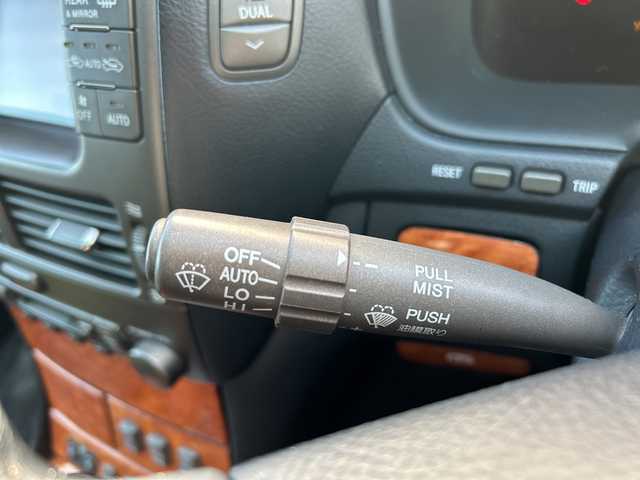 トヨタ セルシオ C インテリアセレクション 千葉県 2001(平13)年 7.2万km ブラック サンルーフ　黒革シート　ナビ　バックカメラ　ＥＴＣ　エアシート　全席シートヒーター　全席電動シート　ドラレコ　電動リアサンシェード ウッドコンビハンドル　ＨＩＤ　オートライト　純正１６インチＡＷ