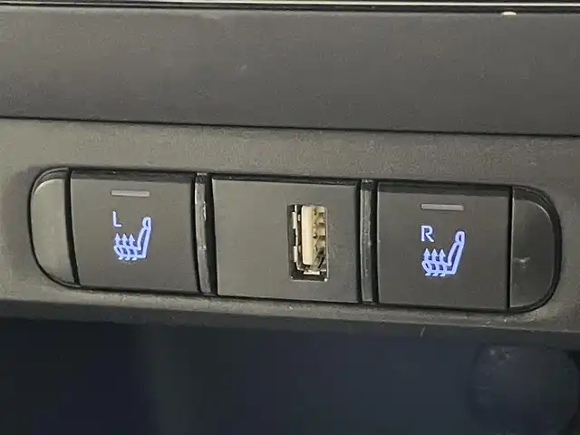 トヨタ ヤリス ハイブリッド Z 愛知県 2020(令2)年 3.1万km アイスピンクメタリック 純正ＤＡ　全方位カメラ　ＢＳＭ　禁煙車　フルセグ　追従クルコン　セーフティセンス　シートヒーター　ＥＴＣ　ドラレコ　ＬＥＤオートライト　コーナーセンサー　ＵＳＢ　純正マット　衝突軽減　オートハイビーム　車線逸脱　パノラミックビューモニター　プッシュスタート　スマートキー