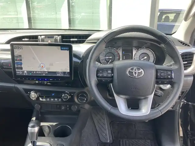 トヨタ ハイラックス Z 香川県 2021(令3)年 5.9万km アティチュードブラックマイカ 登録時走行距離：58802km/アルパイン11型フローティングナビ/　CD DVD BT フルセグTV/バックカメラ/スポーツバー/マッドガード/プリクラッシュセーフティシステム/レーンキープアシスト/レーダークルーズコントロール/ダウンヒルアシストコントロール/LEDヘッドライト/オートライト/フォグランプ/リアフォグ/アイドリングストップ/横滑り防止装置/MTモード付AT/革巻きステアリング/ステアリングスイッチ/プッシュスタート/スマートキー/4WD/ターボ