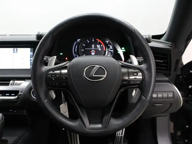 レクサス ＬＣ 500h Lパッケージ 三重県 2020(令2)年 1.6万km グラファイトブラックガラスフレーク セーフティシステムプラス/・プリクラッシュセーフティシステム/・レーンキーピングアシスト/・オートマチックハイビーム/・レーダークルーズコントロール/アクティブコーナリングアシスト/ガラスパノラマルーフ/純正SDナビ/・10.3インチワイドディスプレイ/・地デジTV/・Bru-ray/DVD/CD/microSD/・USB/AUX端子/・プレミアムサウンドシステム/バックカメラ/クリアランスソナー /ブラックセミアニリン革シート/・前席シートヒーター /・前席パワーシート/ステアリングヒーター/OPカラーヘッドアップディスプレイ/TFT液晶メーター/8インチカラーマルチインフォメーションディスプレイ/ビルトインETC2.0/純正20インチ10本スポークダークプレミアムメタリック塗装アルミホイール/グレーメタリック加飾付フルLEDヘッドランプ/・オートライト/LEDクリアランスランプ/プッシュエンジンスタート/スマートキー×2/カードキー×1/新車時保証書/取扱説明書
