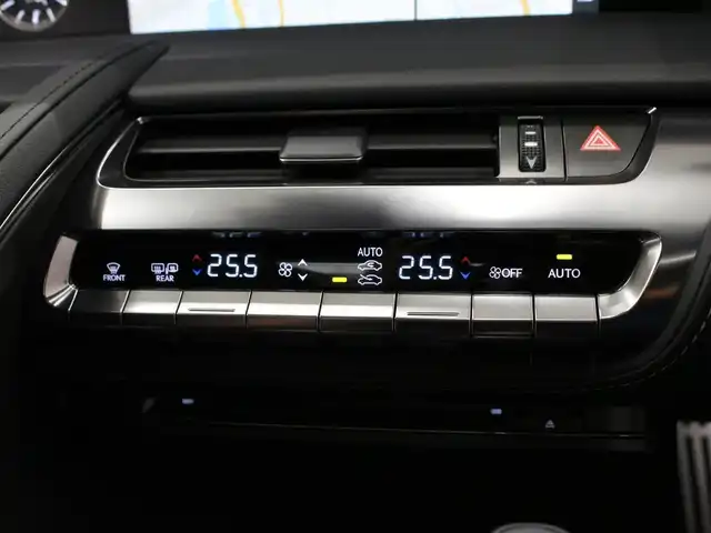 レクサス ＬＣ 500h Lパッケージ 三重県 2020(令2)年 1.6万km グラファイトブラックガラスフレーク セーフティシステムプラス/・プリクラッシュセーフティシステム/・レーンキーピングアシスト/・オートマチックハイビーム/・レーダークルーズコントロール/アクティブコーナリングアシスト/ガラスパノラマルーフ/純正SDナビ/・10.3インチワイドディスプレイ/・地デジTV/・Bru-ray/DVD/CD/microSD/・USB/AUX端子/・プレミアムサウンドシステム/バックカメラ/クリアランスソナー /ブラックセミアニリン革シート/・前席シートヒーター /・前席パワーシート/ステアリングヒーター/OPカラーヘッドアップディスプレイ/TFT液晶メーター/8インチカラーマルチインフォメーションディスプレイ/ビルトインETC2.0/純正20インチ10本スポークダークプレミアムメタリック塗装アルミホイール/グレーメタリック加飾付フルLEDヘッドランプ/・オートライト/LEDクリアランスランプ/プッシュエンジンスタート/スマートキー×2/カードキー×1/新車時保証書/取扱説明書