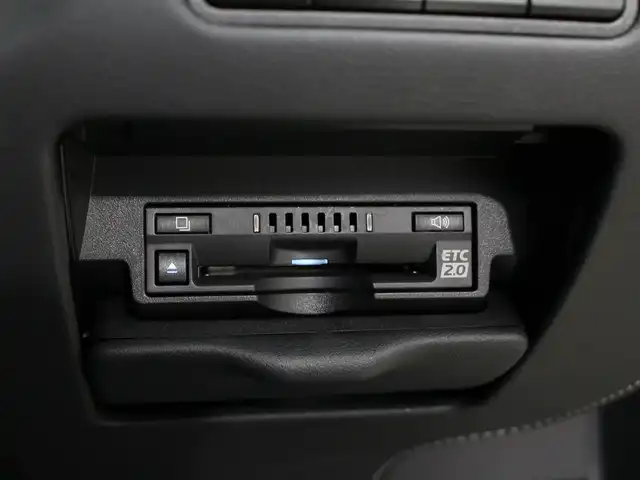 レクサス ＬＣ 500h Lパッケージ 三重県 2020(令2)年 1.6万km グラファイトブラックガラスフレーク セーフティシステムプラス/・プリクラッシュセーフティシステム/・レーンキーピングアシスト/・オートマチックハイビーム/・レーダークルーズコントロール/アクティブコーナリングアシスト/ガラスパノラマルーフ/純正SDナビ/・10.3インチワイドディスプレイ/・地デジTV/・Bru-ray/DVD/CD/microSD/・USB/AUX端子/・プレミアムサウンドシステム/バックカメラ/クリアランスソナー /ブラックセミアニリン革シート/・前席シートヒーター /・前席パワーシート/ステアリングヒーター/OPカラーヘッドアップディスプレイ/TFT液晶メーター/8インチカラーマルチインフォメーションディスプレイ/ビルトインETC2.0/純正20インチ10本スポークダークプレミアムメタリック塗装アルミホイール/グレーメタリック加飾付フルLEDヘッドランプ/・オートライト/LEDクリアランスランプ/プッシュエンジンスタート/スマートキー×2/カードキー×1/新車時保証書/取扱説明書