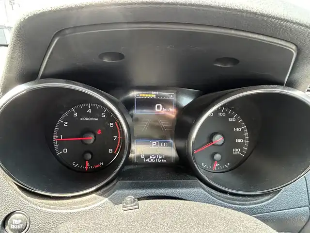 スバル アウトバック ベース 奈良県 2015(平27)年 14.2万km クリスタルホワイトP ４WD/純正ディーラーSDナビ(CN-LR81OD)/BT/USB/TV//フルセグTV/レーンキープアシスト/横滑り防止装置/コーナーセンサー(リア)/クルーズコントロール(追従あり)/サマータイヤ積み込み/バックカメラ/シートヒーター/パワーシート/パドルシフト/オートライト(LED)