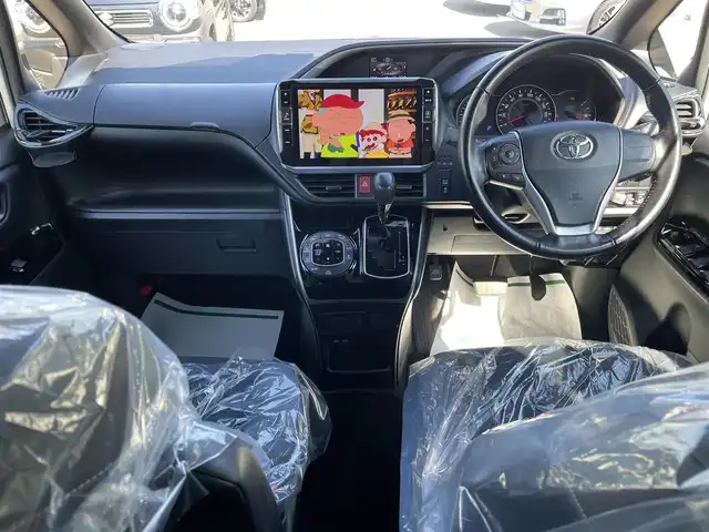 トヨタ ヴォクシー ZS 煌Ⅲ 道東・釧路十勝 2021(令3)年 5万km ホワイトパールクリスタルシャイン 4WD/寒冷地仕様/アルパイン11型ナビ/(AM FM BT CD DVD フルセグTV)/両側パワースライドドア/衝突軽減ブレーキ/クルーズコントロール/クリアランスソナー/バックカメラ/冬タイヤ積込/オートハイビーム/LEDヘッドライト/オートライト/フォグランプ/プッシュスタート/スマートキー