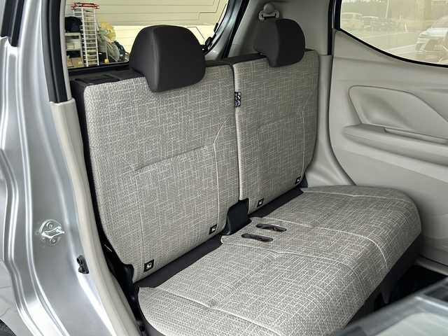 三菱 ｅＫワゴン M 愛知県 2024(令6)年 0.3万km スターリングシルバーM 衝突被害軽減ブレーキ/純正９インチSDナビ（あり）/シートヒーター/フルセグTV/Bluetooth/バックカメラ/コーナーセンサー/オートマチックハイビーム/ステアリングスイッチ