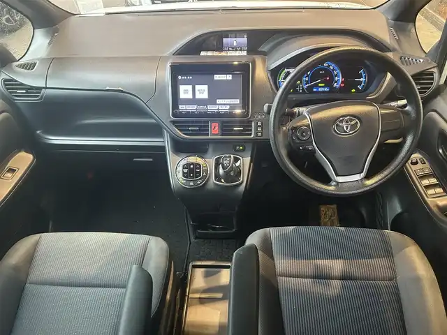 トヨタ ノア ハイブリッド X 高知県 2014(平26)年 10.1万km ホワイトパールクリスタルシャイン 純正SDナビ/【CD/DVD/BT/フルセグTV】/バックカメラ/横滑り防止/両側パワースライドドア/パワーバックドア/ビルトインETC/ドライブレコーダー/オートライト/純正LEDライト/スマートキー/プッシュスタート/モデリスタエアロ/純正アルミホイール 15インチ/純正フロアマット/リアプライバシーガラス/スペアキー×1【スマートキー】/新車時整備手帳（保証書)/取扱説明書/記録簿有