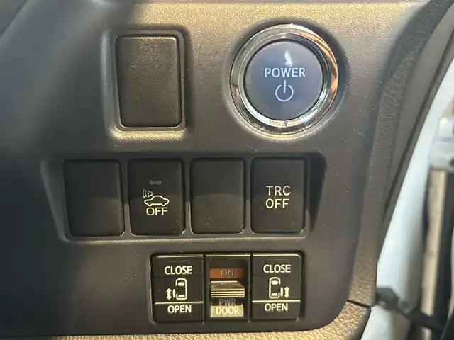 トヨタ ノア ハイブリッド X 高知県 2014(平26)年 10.1万km ホワイトパールクリスタルシャイン 純正SDナビ/【CD/DVD/BT/フルセグTV】/バックカメラ/横滑り防止/両側パワースライドドア/パワーバックドア/ビルトインETC/ドライブレコーダー/オートライト/純正LEDライト/スマートキー/プッシュスタート/モデリスタエアロ/純正アルミホイール 15インチ/純正フロアマット/リアプライバシーガラス/スペアキー×1【スマートキー】/新車時整備手帳（保証書)/取扱説明書/記録簿有