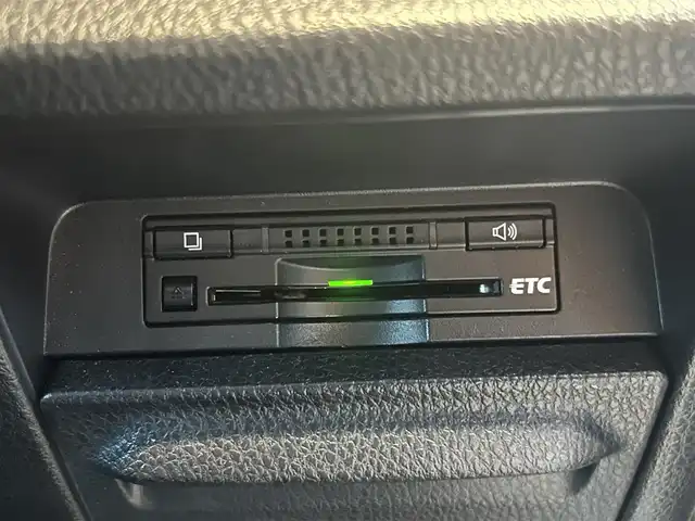 トヨタ ノア ハイブリッド X 高知県 2014(平26)年 10.1万km ホワイトパールクリスタルシャイン 純正SDナビ/【CD/DVD/BT/フルセグTV】/バックカメラ/横滑り防止/両側パワースライドドア/パワーバックドア/ビルトインETC/ドライブレコーダー/オートライト/純正LEDライト/スマートキー/プッシュスタート/モデリスタエアロ/純正アルミホイール 15インチ/純正フロアマット/リアプライバシーガラス/スペアキー×1【スマートキー】/新車時整備手帳（保証書)/取扱説明書/記録簿有