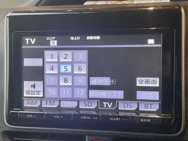 トヨタ ノア ハイブリッド X 高知県 2014(平26)年 10.1万km ホワイトパールクリスタルシャイン 純正SDナビ/【CD/DVD/BT/フルセグTV】/バックカメラ/横滑り防止/両側パワースライドドア/パワーバックドア/ビルトインETC/ドライブレコーダー/オートライト/純正LEDライト/スマートキー/プッシュスタート/モデリスタエアロ/純正アルミホイール 15インチ/純正フロアマット/リアプライバシーガラス/スペアキー×1【スマートキー】/新車時整備手帳（保証書)/取扱説明書/記録簿有