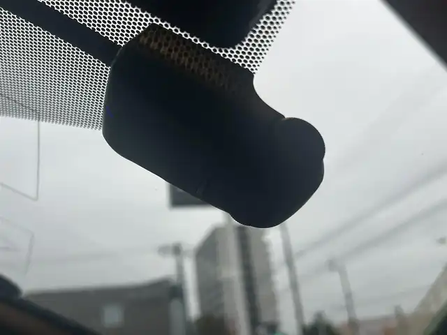 トヨタ ノア ハイブリッド X 高知県 2014(平26)年 10.1万km ホワイトパールクリスタルシャイン 純正SDナビ/【CD/DVD/BT/フルセグTV】/バックカメラ/横滑り防止/両側パワースライドドア/パワーバックドア/ビルトインETC/ドライブレコーダー/オートライト/純正LEDライト/スマートキー/プッシュスタート/モデリスタエアロ/純正アルミホイール 15インチ/純正フロアマット/リアプライバシーガラス/スペアキー×1【スマートキー】/新車時整備手帳（保証書)/取扱説明書/記録簿有