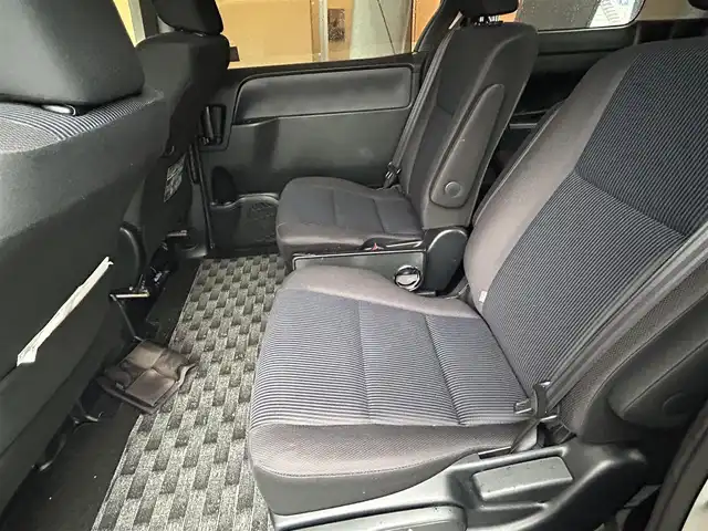 トヨタ ノア ハイブリッド X 高知県 2014(平26)年 10.1万km ホワイトパールクリスタルシャイン 純正SDナビ/【CD/DVD/BT/フルセグTV】/バックカメラ/横滑り防止/両側パワースライドドア/パワーバックドア/ビルトインETC/ドライブレコーダー/オートライト/純正LEDライト/スマートキー/プッシュスタート/モデリスタエアロ/純正アルミホイール 15インチ/純正フロアマット/リアプライバシーガラス/スペアキー×1【スマートキー】/新車時整備手帳（保証書)/取扱説明書/記録簿有