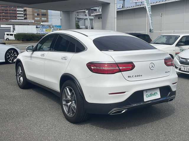 メルセデス・ベンツ ＧＬＣ２２０ d 4マチック クーペ スポーツ 本革 福岡県 2018(平30)年 2.3万km ポーラホワイト ワンオーナー/純正ナビ（Bluetooth・全周囲カメラ・フルセグTV）/ガラススライディングルーフ/Burmesterサウンド/レーダー探知機SUPER CAT（Z996CSD）/パヒュームアトマイザー/LEDインテリジェントシステム/ドライブレコーダー/ステアリングパイロット/アクティブブラインドスポットアシスト/ディスタンスパイロット/アテンションアシスト/ディストロニック/アクティブブレーキアシスト/パーキングパイロット/パーキングアシストリアビューカメラ/パークトロニック/パワーシート（運転席・助手席）/クリアランスソナー/コーナーセンサー/レーダークルーズコントロール/スペアキー/取扱説明書