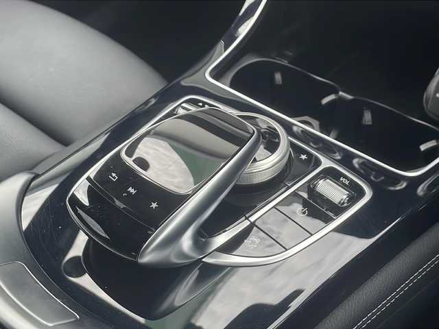 メルセデス・ベンツ ＧＬＣ２２０ d 4マチック クーペ スポーツ 本革 福岡県 2018(平30)年 2.3万km ポーラホワイト ワンオーナー/純正ナビ（Bluetooth・全周囲カメラ・フルセグTV）/ガラススライディングルーフ/Burmesterサウンド/レーダー探知機SUPER CAT（Z996CSD）/パヒュームアトマイザー/LEDインテリジェントシステム/ドライブレコーダー/ステアリングパイロット/アクティブブラインドスポットアシスト/ディスタンスパイロット/アテンションアシスト/ディストロニック/アクティブブレーキアシスト/パーキングパイロット/パーキングアシストリアビューカメラ/パークトロニック/パワーシート（運転席・助手席）/クリアランスソナー/コーナーセンサー/レーダークルーズコントロール/スペアキー/取扱説明書