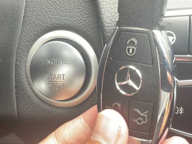 メルセデス・ベンツ ＧＬＣ２２０ d 4マチック クーペ スポーツ 本革 福岡県 2018(平30)年 2.3万km ポーラホワイト ワンオーナー/純正ナビ（Bluetooth・全周囲カメラ・フルセグTV）/ガラススライディングルーフ/Burmesterサウンド/レーダー探知機SUPER CAT（Z996CSD）/パヒュームアトマイザー/LEDインテリジェントシステム/ドライブレコーダー/ステアリングパイロット/アクティブブラインドスポットアシスト/ディスタンスパイロット/アテンションアシスト/ディストロニック/アクティブブレーキアシスト/パーキングパイロット/パーキングアシストリアビューカメラ/パークトロニック/パワーシート（運転席・助手席）/クリアランスソナー/コーナーセンサー/レーダークルーズコントロール/スペアキー/取扱説明書