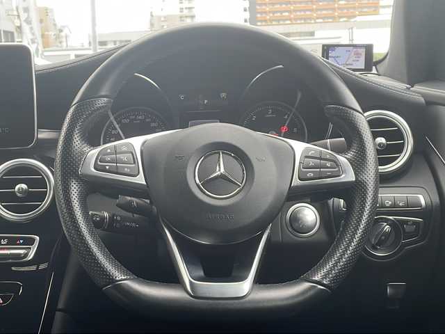メルセデス・ベンツ ＧＬＣ２２０ d 4マチック クーペ スポーツ 本革 福岡県 2018(平30)年 2.3万km ポーラホワイト ワンオーナー/純正ナビ（Bluetooth・全周囲カメラ・フルセグTV）/ガラススライディングルーフ/Burmesterサウンド/レーダー探知機SUPER CAT（Z996CSD）/パヒュームアトマイザー/LEDインテリジェントシステム/ドライブレコーダー/ステアリングパイロット/アクティブブラインドスポットアシスト/ディスタンスパイロット/アテンションアシスト/ディストロニック/アクティブブレーキアシスト/パーキングパイロット/パーキングアシストリアビューカメラ/パークトロニック/パワーシート（運転席・助手席）/クリアランスソナー/コーナーセンサー/レーダークルーズコントロール/スペアキー/取扱説明書