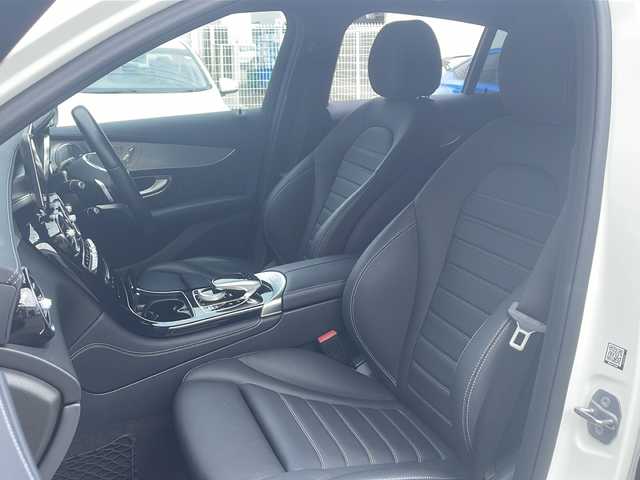 メルセデス・ベンツ ＧＬＣ２２０ d 4マチック クーペ スポーツ 本革 福岡県 2018(平30)年 2.3万km ポーラホワイト ワンオーナー/純正ナビ（Bluetooth・全周囲カメラ・フルセグTV）/ガラススライディングルーフ/Burmesterサウンド/レーダー探知機SUPER CAT（Z996CSD）/パヒュームアトマイザー/LEDインテリジェントシステム/ドライブレコーダー/ステアリングパイロット/アクティブブラインドスポットアシスト/ディスタンスパイロット/アテンションアシスト/ディストロニック/アクティブブレーキアシスト/パーキングパイロット/パーキングアシストリアビューカメラ/パークトロニック/パワーシート（運転席・助手席）/クリアランスソナー/コーナーセンサー/レーダークルーズコントロール/スペアキー/取扱説明書