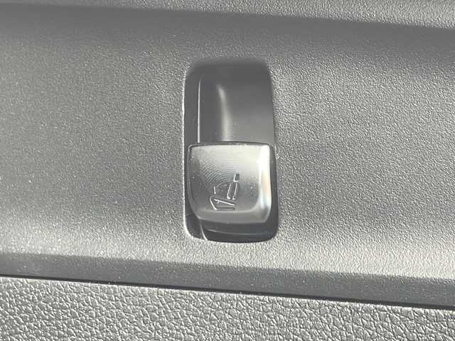 メルセデス・ベンツ ＧＬＣ２２０ d 4マチック クーペ スポーツ 本革 福岡県 2018(平30)年 2.3万km ポーラホワイト ワンオーナー/純正ナビ（Bluetooth・全周囲カメラ・フルセグTV）/ガラススライディングルーフ/Burmesterサウンド/レーダー探知機SUPER CAT（Z996CSD）/パヒュームアトマイザー/LEDインテリジェントシステム/ドライブレコーダー/ステアリングパイロット/アクティブブラインドスポットアシスト/ディスタンスパイロット/アテンションアシスト/ディストロニック/アクティブブレーキアシスト/パーキングパイロット/パーキングアシストリアビューカメラ/パークトロニック/パワーシート（運転席・助手席）/クリアランスソナー/コーナーセンサー/レーダークルーズコントロール/スペアキー/取扱説明書