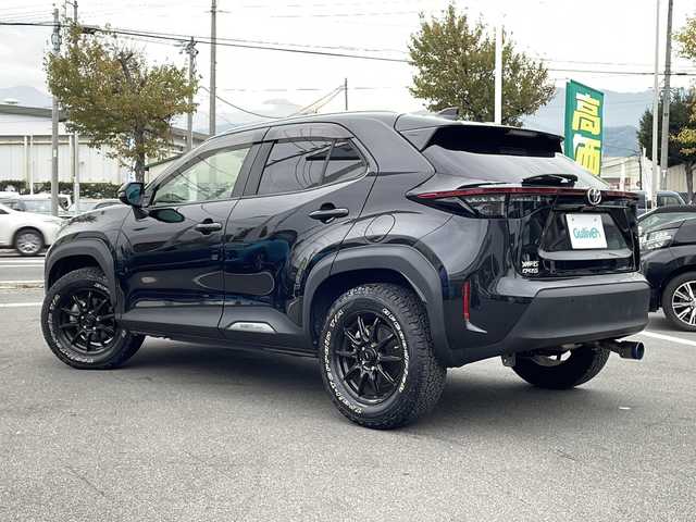 トヨタ ヤリスクロス G 長野県 2020(令2)年 2.1万km ブラックマイカ 禁煙車/純正8インチディスプレイオーディオ/（ナビ機能付/フルセグTV/Bluetooth）/セーフティセンス/・プリクラッシュセーフティ/・レーントレーシングアシスト/・レーダークルーズコントロール/・オートマチックハイビーム/・ロードサインアシスト/・先行車発進告知機能/・インテリジェントクリアランスソナー/・ブラインドスポットモニター/パノラミックビューモニター/ビルトインETC2.0/ハンズフリーパワーバックドア/前後ドライブレコーダー機能付デジタルインナーミラー/革巻きステアリング/ステアリングスイッチ/電動パーキングブレーキ/ブレーキホールド/レザー調シートカバー/LEDヘッドライト/オートライト/スマートキー/Pスタート/電動格納ミラー/社外16インチAW/純正フロアマット/ロッソモデロマフラー