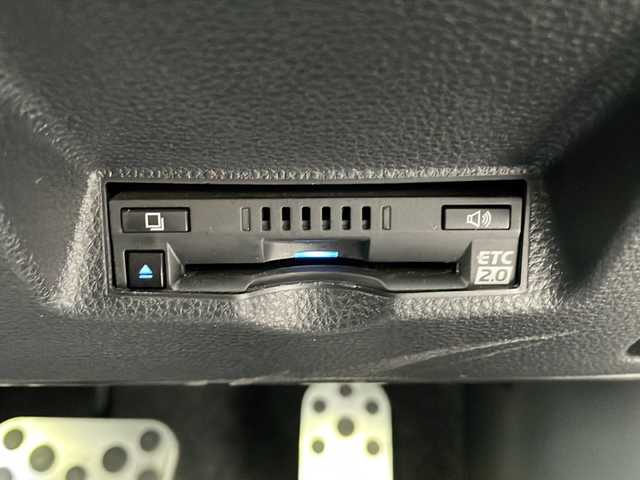 トヨタ ヤリスクロス G 長野県 2020(令2)年 2.1万km ブラックマイカ 禁煙車/純正8インチディスプレイオーディオ/（ナビ機能付/フルセグTV/Bluetooth）/セーフティセンス/・プリクラッシュセーフティ/・レーントレーシングアシスト/・レーダークルーズコントロール/・オートマチックハイビーム/・ロードサインアシスト/・先行車発進告知機能/・インテリジェントクリアランスソナー/・ブラインドスポットモニター/パノラミックビューモニター/ビルトインETC2.0/ハンズフリーパワーバックドア/前後ドライブレコーダー機能付デジタルインナーミラー/革巻きステアリング/ステアリングスイッチ/電動パーキングブレーキ/ブレーキホールド/レザー調シートカバー/LEDヘッドライト/オートライト/スマートキー/Pスタート/電動格納ミラー/社外16インチAW/純正フロアマット/ロッソモデロマフラー